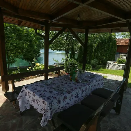 Paradise بيت للعطل بيهاتش