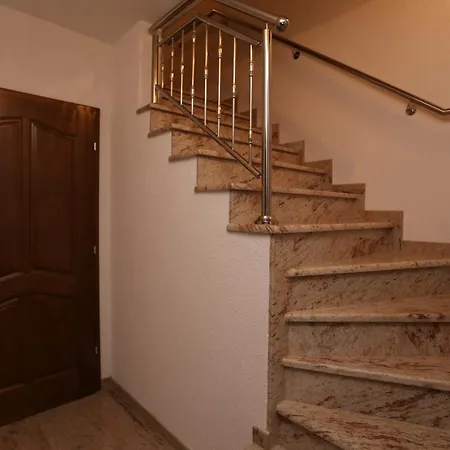 Paradise بيت للعطل بيهاتش